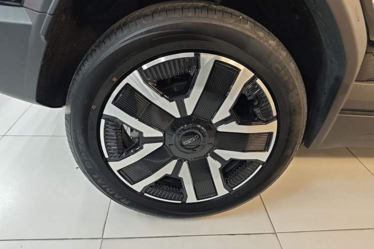 Used iCAR 03 2024 501km Four-wheel Drive Long-Range Advanced Version Right Rear Wheel Hub