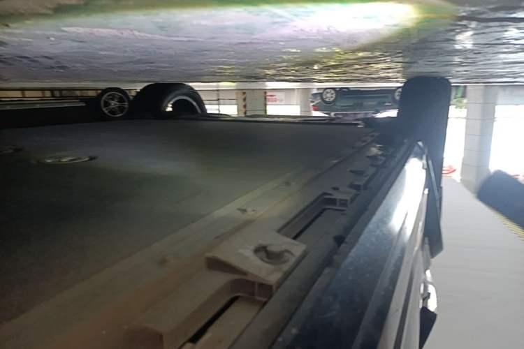 Used iCAR 03 2024 472km Four-Wheel Drive Long-Range Version Right Side Sill