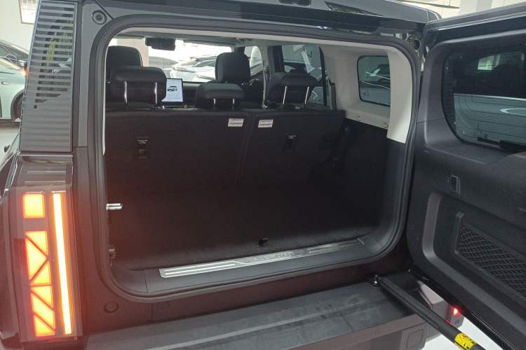 Used iCAR 03  Trunk