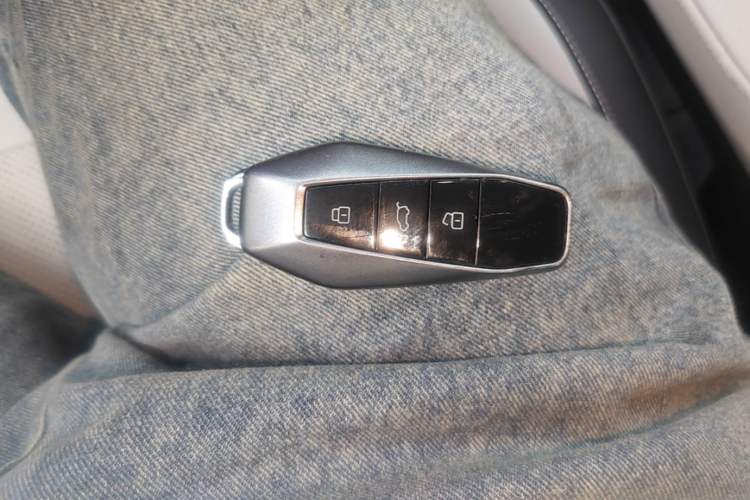 Used iCAR 03 2024 501km Two-Wheel Drive Long-Range Version Vehicle Key