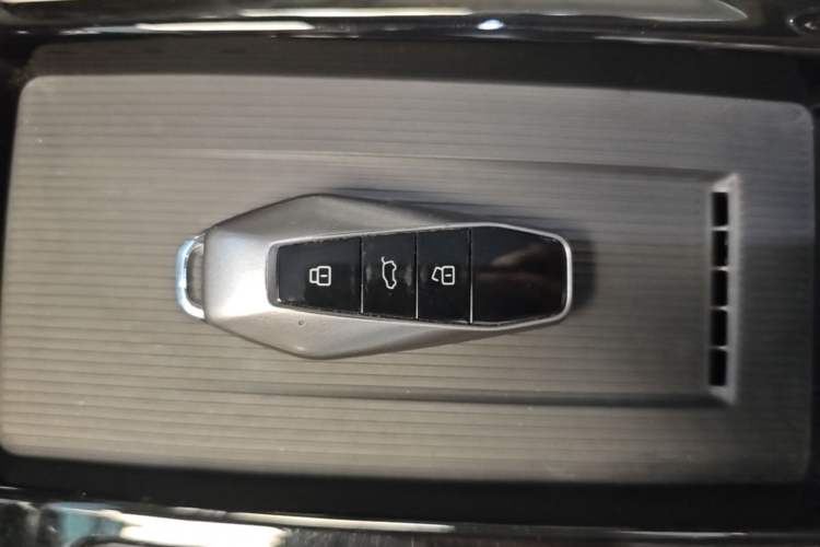 Used iCAR 03 2024 501km Four-wheel Drive Long-Range Advanced Version Vehicle Key