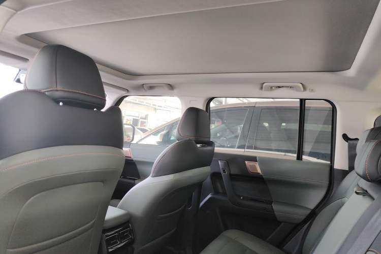 Used iCAR 03 2024 472km Four-Wheel Drive Long-Range Version Headliner
