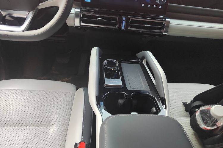 Used iCAR 03 2024 501km Four-wheel Drive Long-range Intelligent Driving Edition Gear Lever