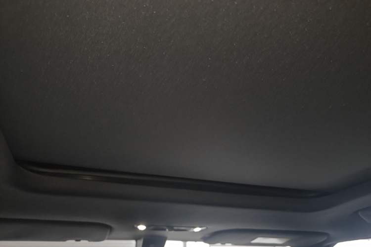 Used iCAR 03 2024 401km Two-Wheel Drive Standard Advanced Version Headliner