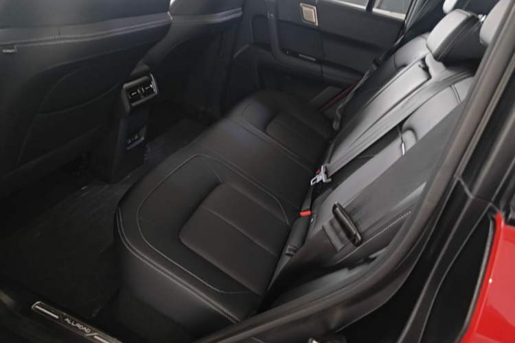 Used iCAR 03 2024 401km Two-Wheel Drive Standard Advanced Version Left Rear Seat