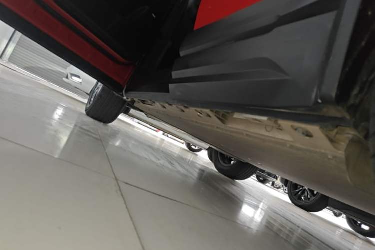 Used iCAR 03 2024 401km Two-Wheel Drive Standard Advanced Version Left Side Sill
