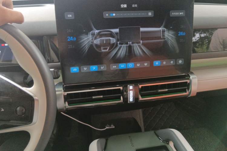 Used iCAR 03 2024 501km Four-wheel Drive Long-range Intelligent Driving Edition Audio And AC Panel