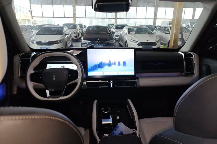 Used iCAR 03 2024 501km Four-wheel Drive Long-range Intelligent Driving Edition Center Console