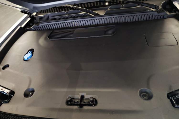 Used iCAR 03 2024 401km Range Two-Wheel Drive Standard Yuechao Version Engine Bay
