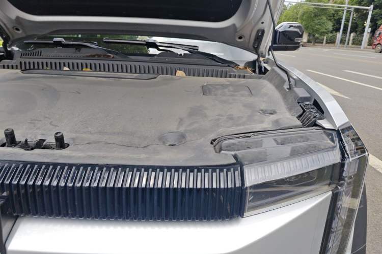 Used iCAR 03 2024 401km Two-Wheel Drive Standard Advanced Version Engine Bay Left