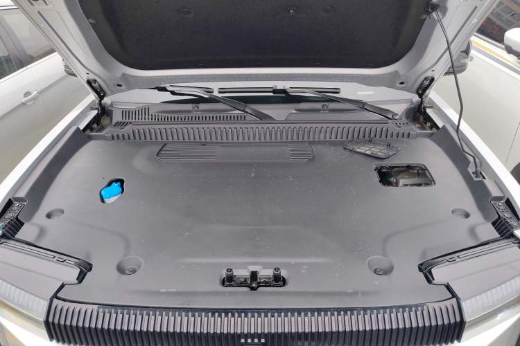 Used iCAR 03 2024 501km Two-Wheel Drive Long-Range Yuechao Edition Engine Bay