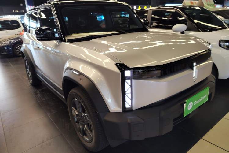 Used iCAR 03 2024 401km Range Two-Wheel Drive Standard Yuechao Version Exterior 2