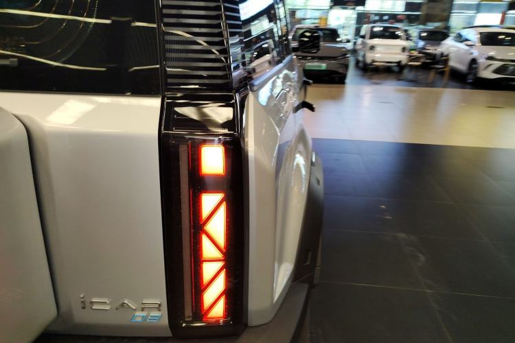 Used iCAR 03 2024 401km Range Two-Wheel Drive Standard Yuechao Version Exterior 6