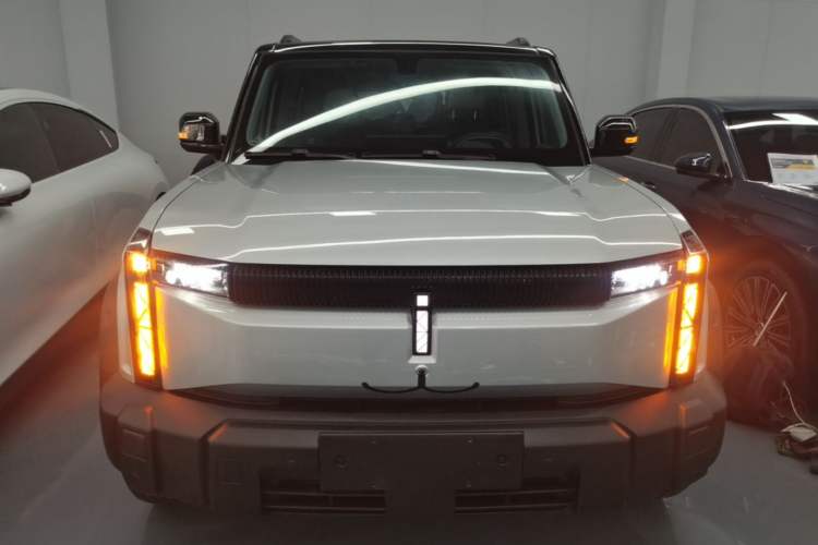 Used iCAR 03 2024 401km Two-Wheel Drive Standard Advanced Version Front
