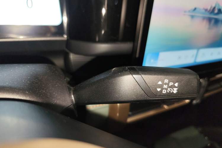 Used iCAR 03 2024 472km Four-Wheel Drive Long-Range Smart Enjoyment Version Gear Lever