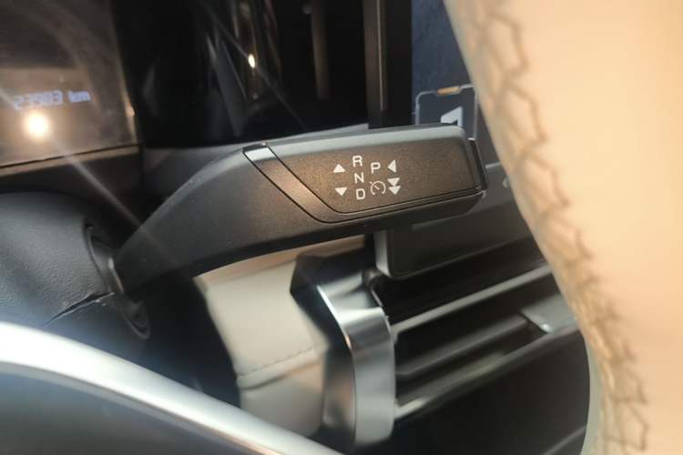 Used iCAR 03 2024 401km Range Two-Wheel Drive Standard Yuechao Version Gear Lever
