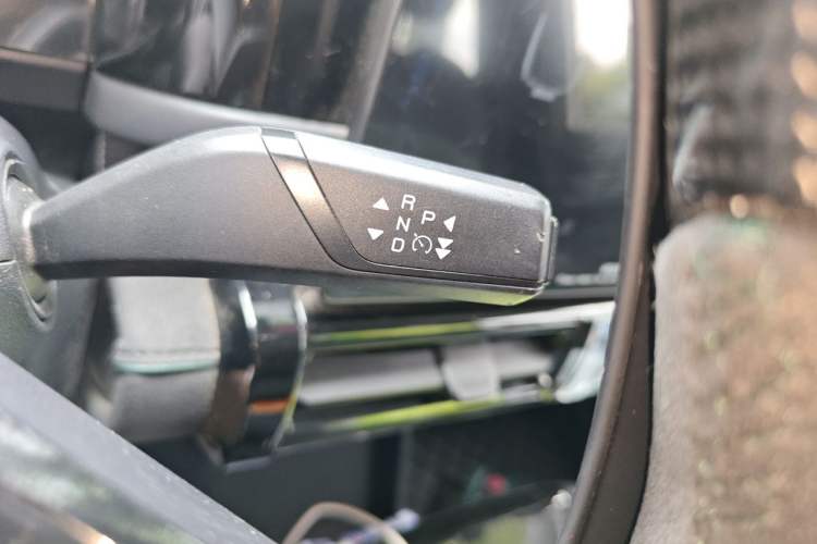 Used iCAR 03 2024 401km Two-Wheel Drive Standard Advanced Version Gear Lever