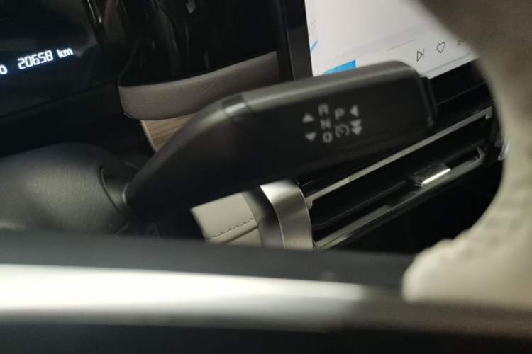 Used iCAR 03 2024 401km Two-Wheel Drive Standard Advanced Version Gear Lever