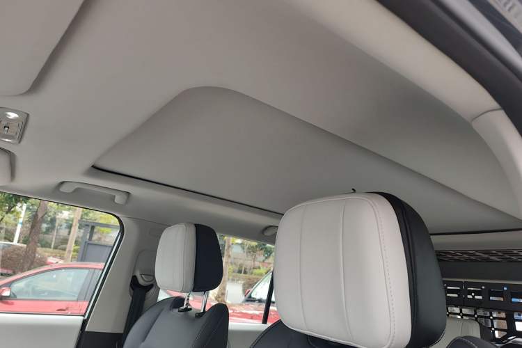 Used iCAR 03 2024 501km Four-wheel Drive Long-Range Advanced Version Headliner