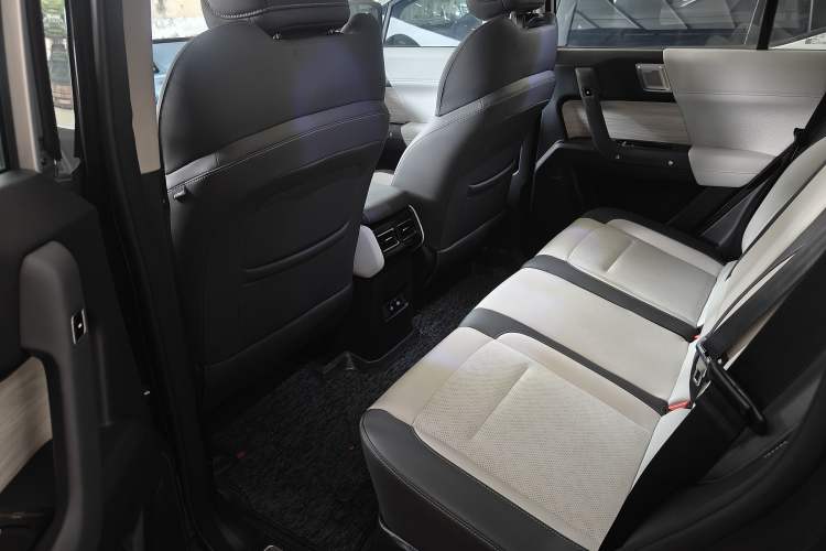 Used iCAR 03 2024 401km Range Two-Wheel Drive Standard Yuechao Version Interior 1