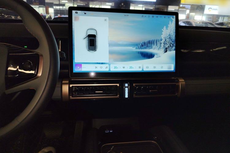 Used iCAR 03 2024 401km Range Two-Wheel Drive Standard Yuechao Version Interior 2
