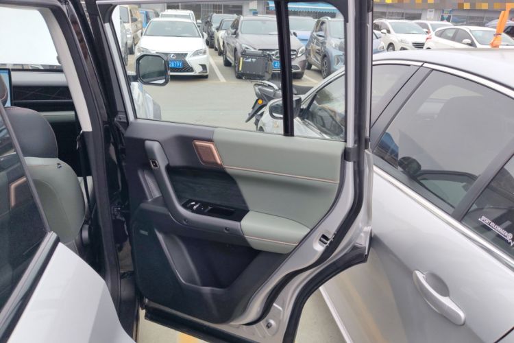 Used iCAR 03 2024 501km Two-Wheel Drive Long-Range Yuechao Edition Interior 6
