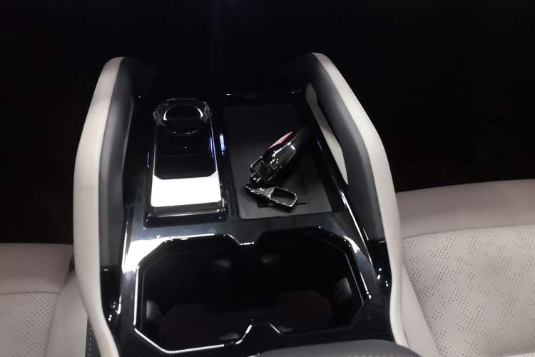 Used iCAR 03 2024 501km Four-wheel Drive Long-Range Advanced Version Interior 7