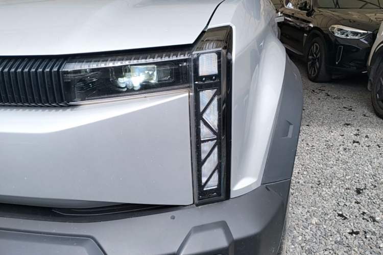 Used iCAR 03 2024 472km Four-Wheel Drive Long-Range Version Left Front Headlight