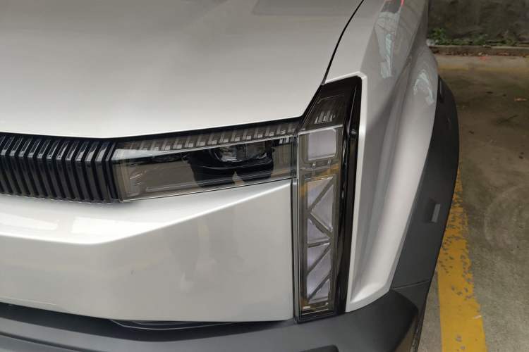 Used iCAR 03 2024 472km Four-Wheel Drive Long-Range Version Left Front Headlight