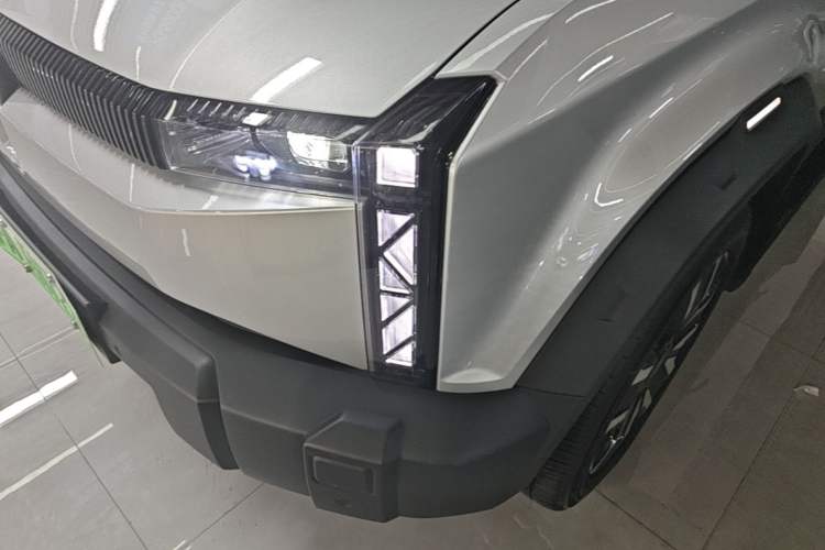 Used iCAR 03 2024 472km Four-Wheel Drive Long-Range Version Left Front Headlight