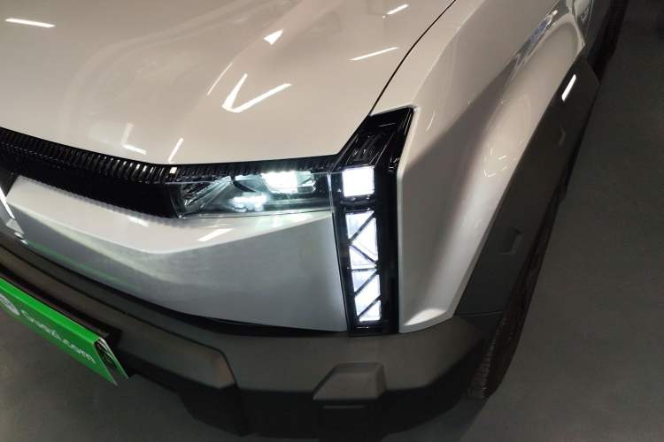 Used iCAR 03 2024 472km Four-Wheel Drive Long-Range Smart Enjoyment Version Left Front Headlight