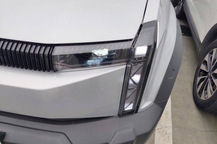 Used iCAR 03 2024 501km Two-Wheel Drive Long-Range Yuechao Edition Left Front Headlight