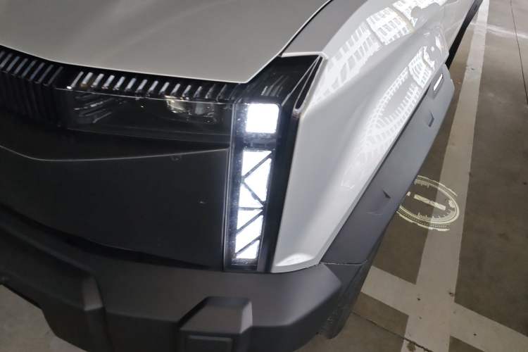 Used iCAR 03 2024 501km Four-wheel Drive Long-range Intelligent Driving Edition Left Front Headlight