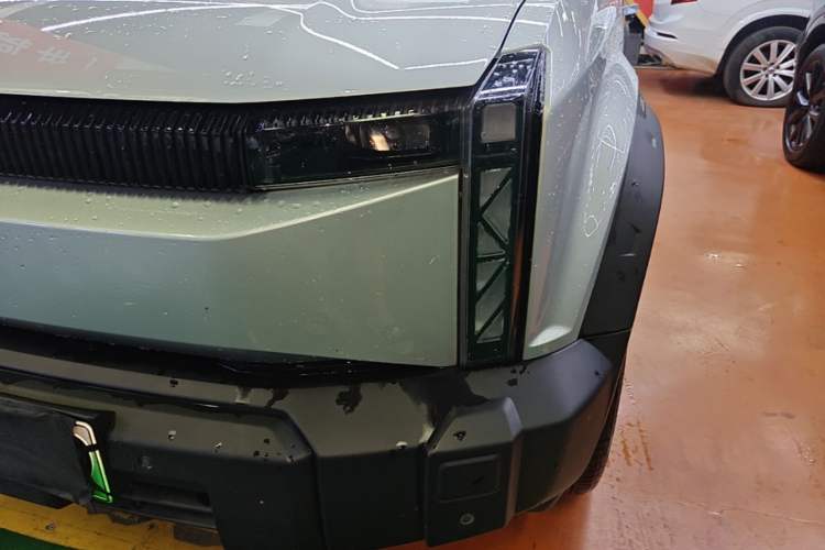 Used iCAR 03 2024 401km Two-Wheel Drive Standard Advanced Version Left Front Headlight