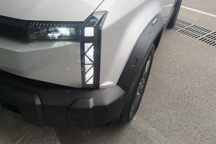 Used iCAR 03 2024 401km Two-Wheel Drive Standard Advanced Version Left Front Headlight