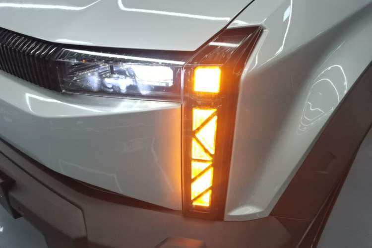 Used iCAR 03 2024 401km Two-Wheel Drive Standard Advanced Version Left Front Headlight