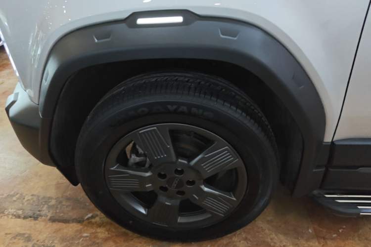 Used iCAR 03 2024 401km Two-Wheel Drive Standard Advanced Version Left Front Wheel Hub