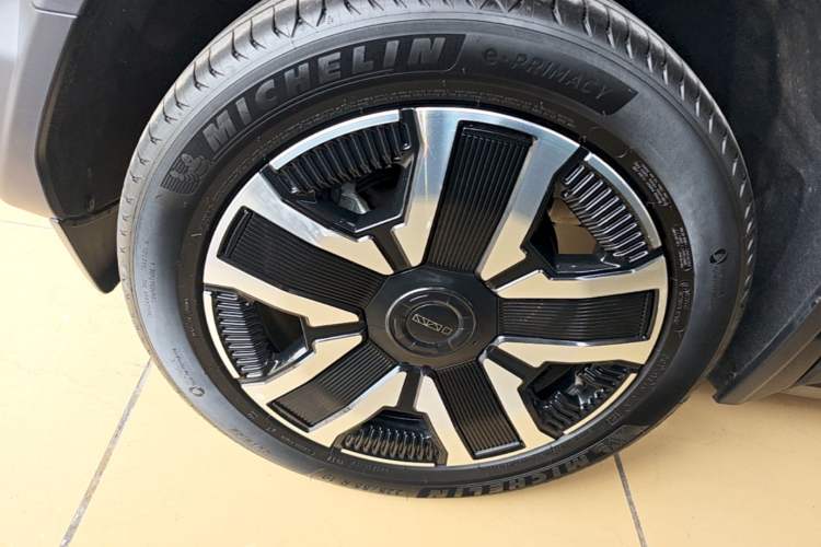 Used iCAR 03 2024 472km Four-Wheel Drive Long-Range Version Left Front Wheel Hub