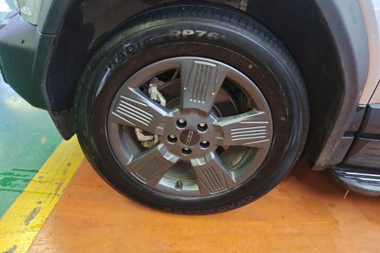 Used iCAR 03 2024 401km Two-Wheel Drive Standard Advanced Version Left Front Wheel Hub