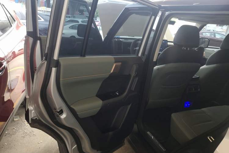 Used iCAR 03 2024 472km Four-Wheel Drive Long-Range Version Left Rear Door Interior