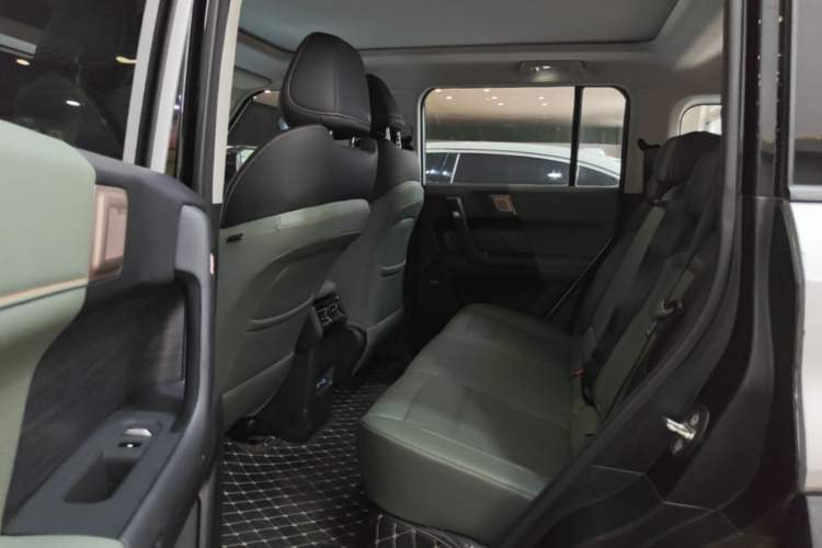 Used iCAR 03 2024 401km Two-Wheel Drive Standard Advanced Version Left Rear Seat