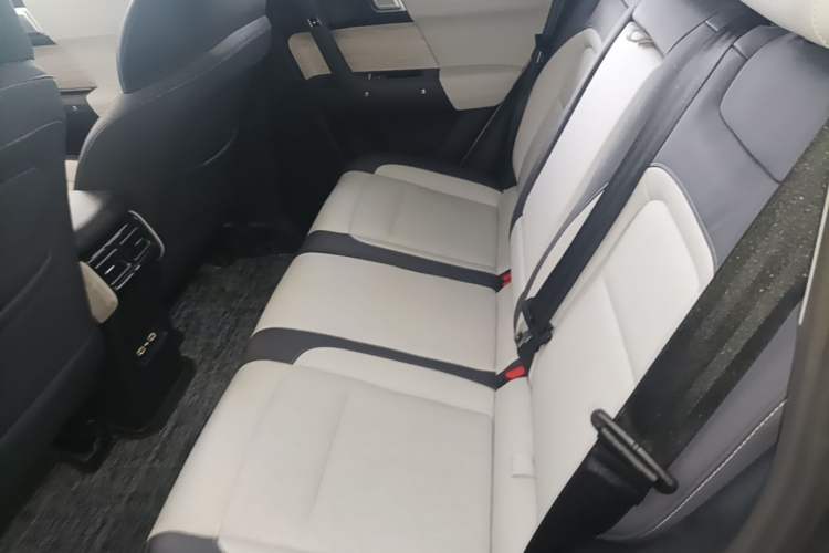 Used iCAR 03 2024 472km Four-Wheel Drive Long-Range Version Left Rear Seat