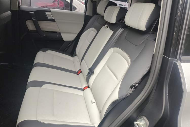 Used iCAR 03 2024 401km Range Two-Wheel Drive Standard Yuechao Version Left Rear Seat