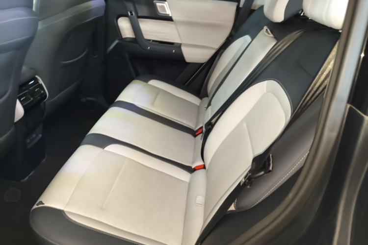 Used iCAR 03 2024 501km Two-Wheel Drive Long-Range Version Left Rear Seat
