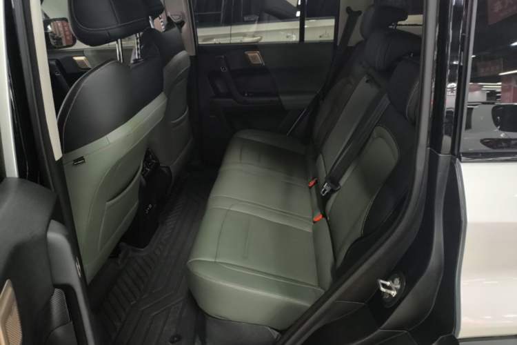 Used iCAR 03 2024 472km Four-Wheel Drive Long-Range Version Left Rear Seat
