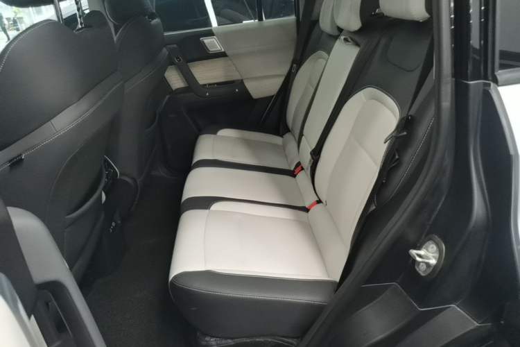 Used iCAR 03 2024 401km Two-Wheel Drive Standard Advanced Version Left Rear Seat