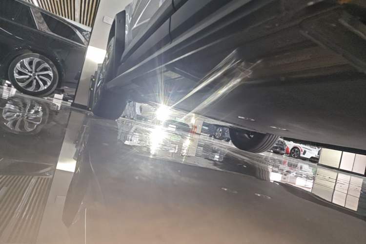 Used iCAR 03 2024 472km Four-Wheel Drive Long-Range Version Left Side Sill