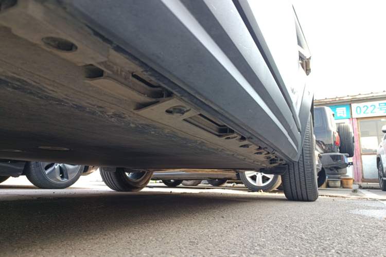 Used iCAR 03 2024 401km Two-Wheel Drive Standard Advanced Version Left Side Sill