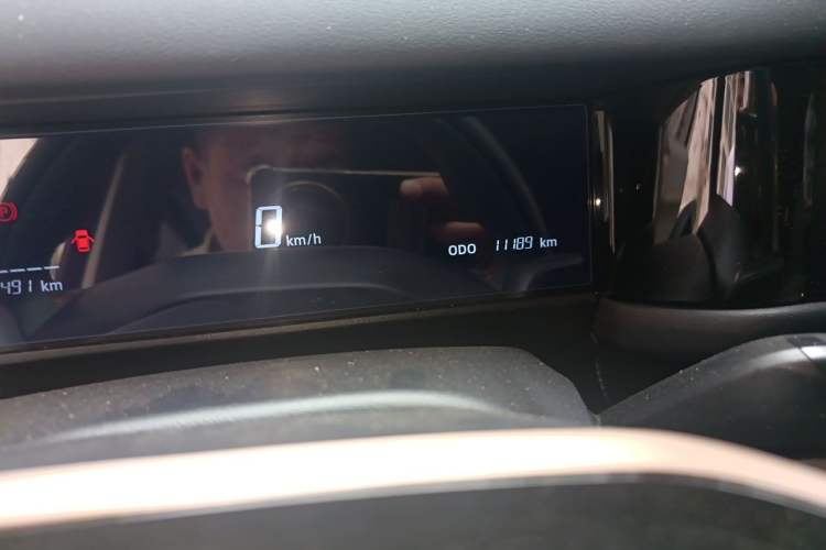 Used iCAR 03 2024 501km Two-Wheel Drive Long-Range Version Odometer Close Up