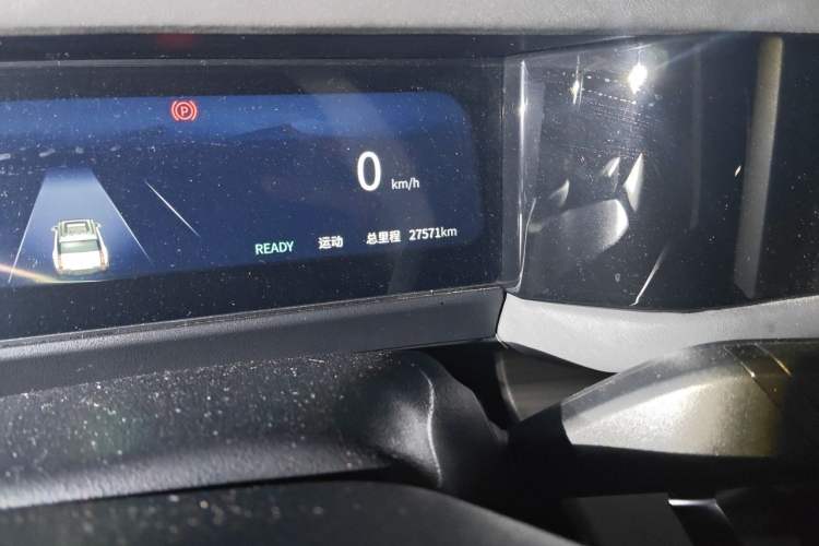 Used iCAR 03 2024 472km Four-Wheel Drive Long-Range Version Odometer Close Up